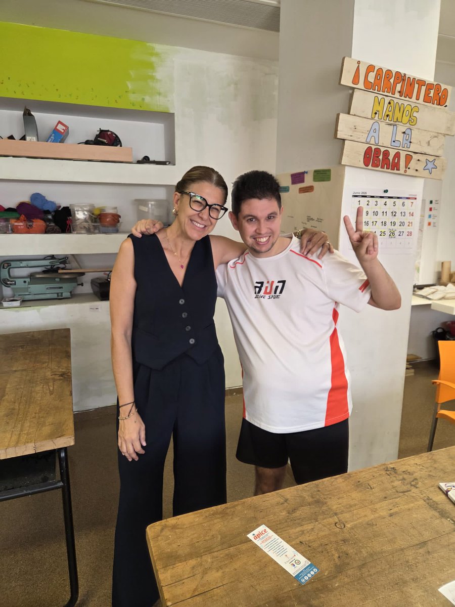SaludConsumoSe's tweet photo. Visita a la Asoc. Ápice de Sevilla.

La delegada de Salud, Silvia Pozo, ha conocido de primera mano su impecable labor asistencial con las personas con epilepsia.

Reafirmamos nuestro compromiso con el tejido asociativo. ¡Gracias por vuestra acogida! 💙

#Salud #Epilecsia https://t.co/mN3Da5Tlfl