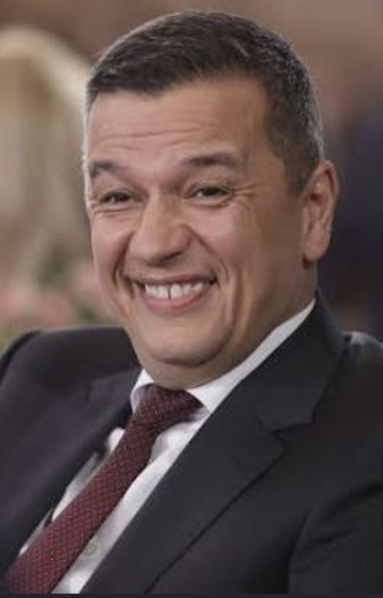 Cip1187696's tweet photo. SUPLU CA SI GUVERNUL PE CARE SI-L VA INCROPI, GRINDEANU ARATÃ BINE, ÎN SCHIMB ROMÂNIA ARATÃ RÃU. 😂😂😂 https://t.co/8aTCBQ0qil