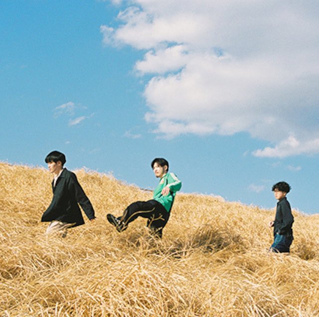 holiday_distro's tweet photo. 【予約スタート！！】

おれたちのベルマインツ！ついに新譜が出るよー！

【7/15発売】特典 ベルマインツ / 光あるところ　@bellmainz 
¥2,200 税込
👇
https://t.co/sgjF7tIsfg

【7/15発売】特典　ベルマインツ / 息を待つ人
¥2,200 税込
👇
https://t.co/3H8GgWdZBq https://t.co/PagtfTzUwj