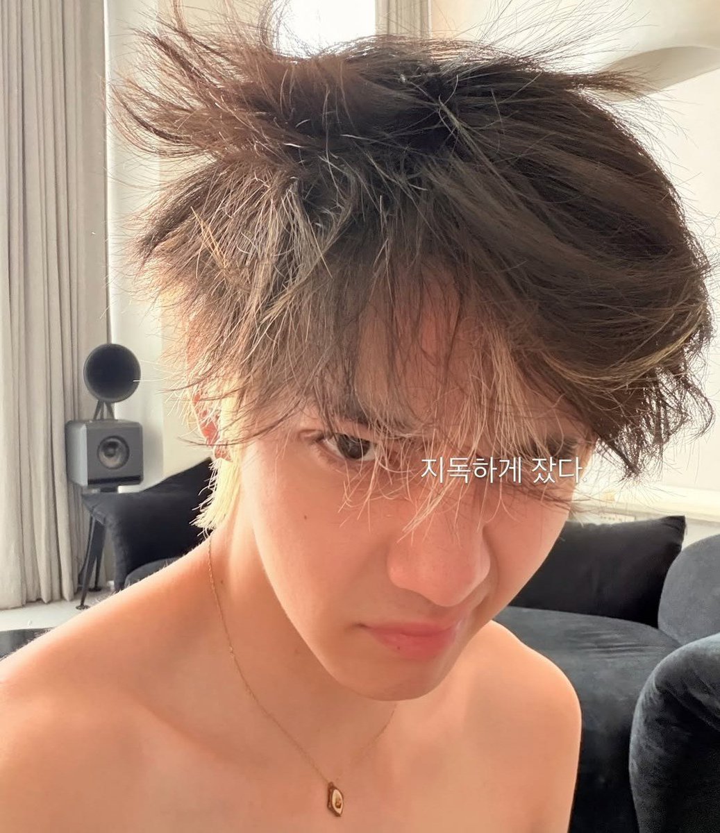 acervthv's tweet photo. EU TO DOENTE ELE SEM CAMISA VSF TU ME PAGA TAEHYUNG https://t.co/gL4PrBYAek