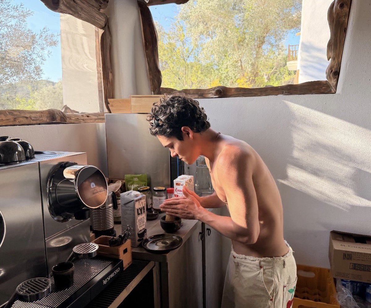 omarsdaisies's tweet photo. i want a matcha made by omar https://t.co/jXsa3oNxny