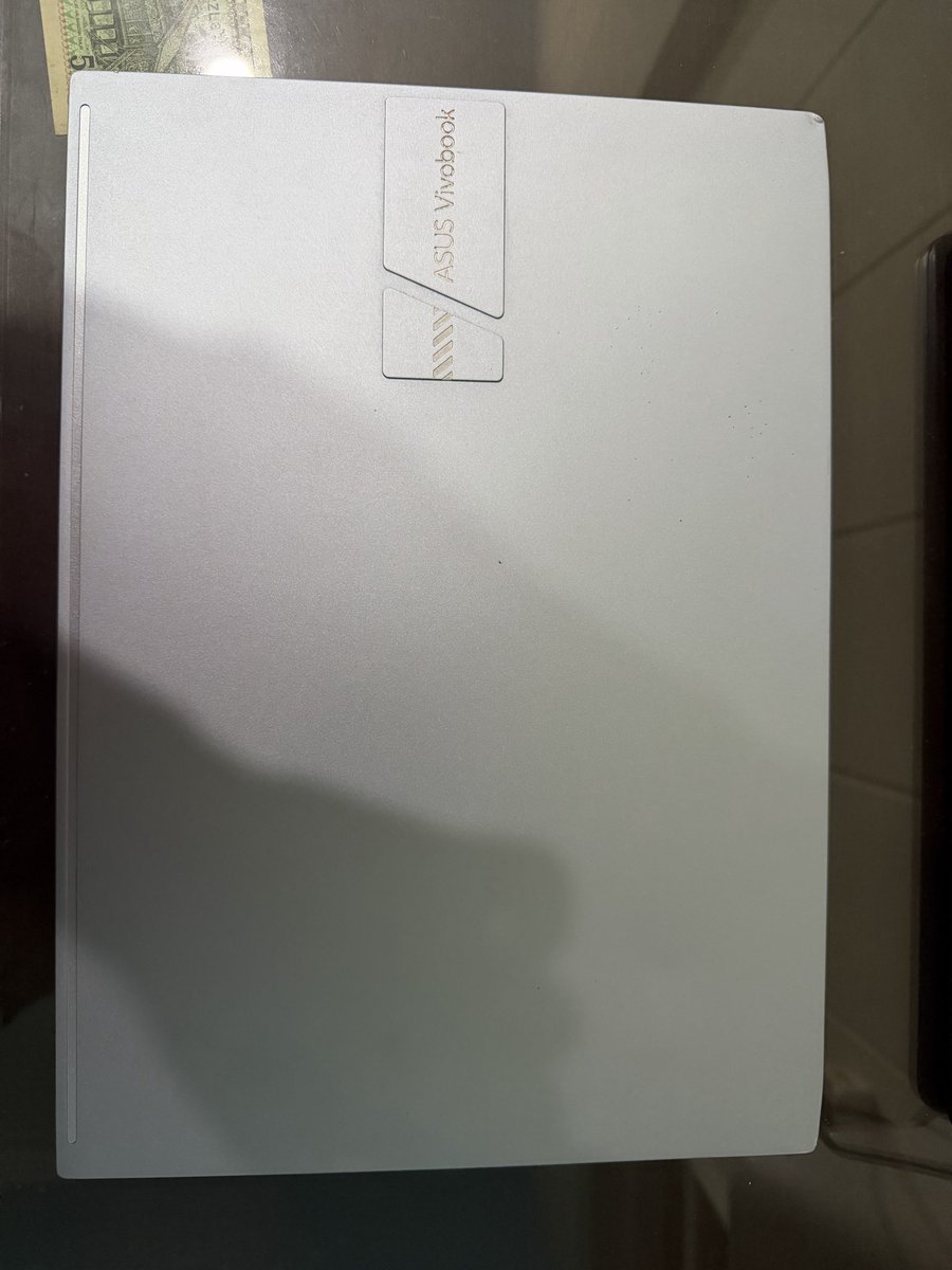Toislebew's tweet photo. Halooo Gais jadi aku mau wts laptop asus vivobook M3400 512 GB RAM 8 Warna Solar Silver
4,5 jt, feel free to nego yah

Spesifikasi aku tulis dibawahh
#wts #laptop #zonauang #laptopsecond https://t.co/CKw4DDBGAz
