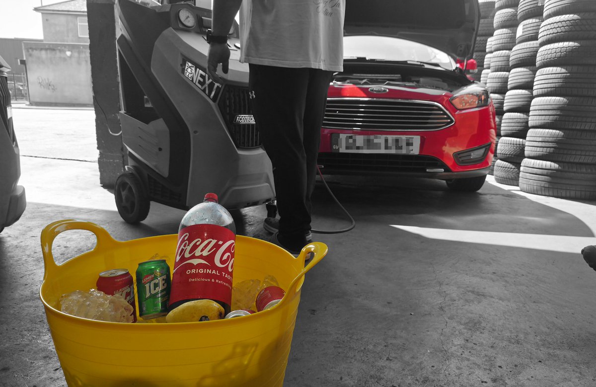 GlobalWalsall's tweet photo. 🥵 Our A/C machine is working harder than the weather today!
While we recharge your air conditioning, enjoy a complimentary ice-cold drink while you wait. ❄️🥤
✅ R134a £50 ✅ R1234yf £70
📍 Walsall 📞 01922 709379
#AirConRecharge #Walsall https://t.co/4Wi7NJTdJS