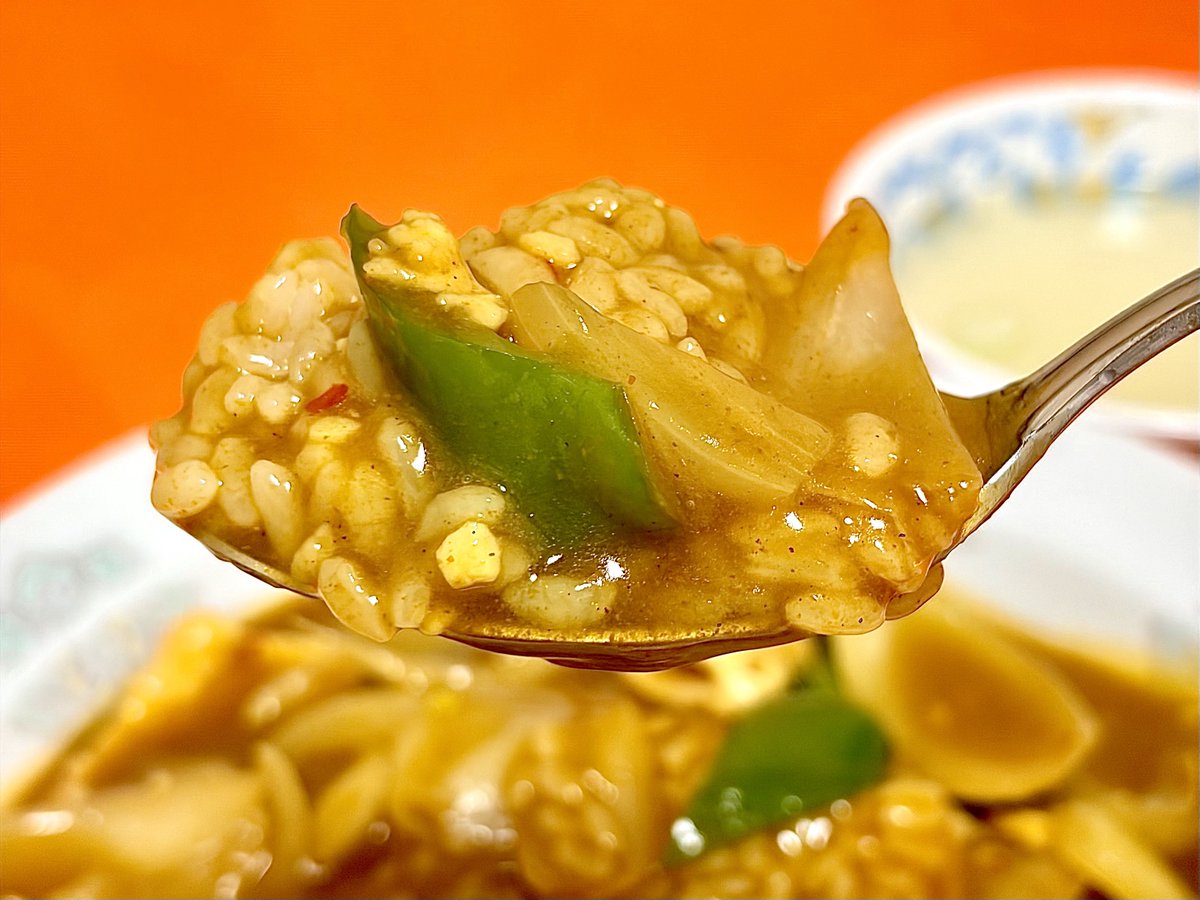ssknmaster's tweet photo. 狸小路の近くにある町中華「香州」

ここのチキンカレー超旨いわ。
中華餡とカレーの融合、ヤバすぎる…

食った事ない人はマジで食べてみてくれ。
ガチで超おすすめ。 https://t.co/uGqDSOVdjc