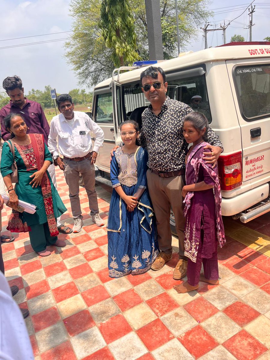MorvaMam's tweet photo. આજરોજ અત્રેના તાલુકાના ખેડા (ફ) સાલીયા તથા તળાવ (ફ) નાટાપુર પ્રાથમિક શાળામાં કન્યા કેળવણી મહોત્સવ અને શાળા પ્રવેશોત્સવ કાર્યક્રમાં હાજરી આપી @CollectorGodhra @sdmshahera @GogPanchmahal https://t.co/SDLsZyi1cq