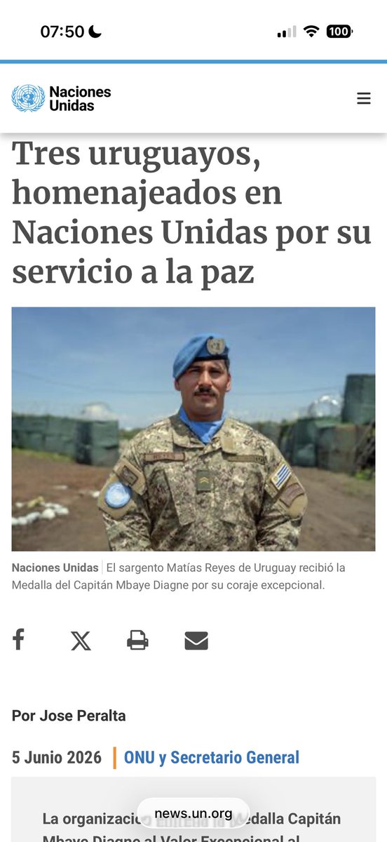 LicTricolor2's tweet photo. La bola de triglicéridos que tenemos de presidente (@pachasanchez no?) diciendo que el Ejército NO puede hacer el trabajo de la policía.

Qué raro. En las misiones de paz, el mismo Ejército patrulla, controla zonas de conflicto y protege civiles. 

No sabe o se hace? https://t.co/vEjvHMHEMw