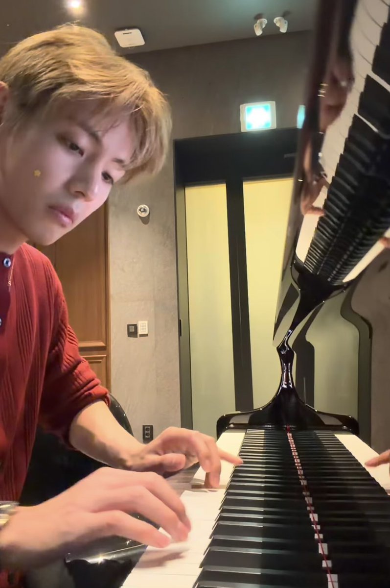 maluxthx's tweet photo. 오빠 ㅈㄴ엠지
뾰루지낫다고별패치붙임
개커욤 ㅋㅋ ♡♡ https://t.co/vbdvUGcPuC