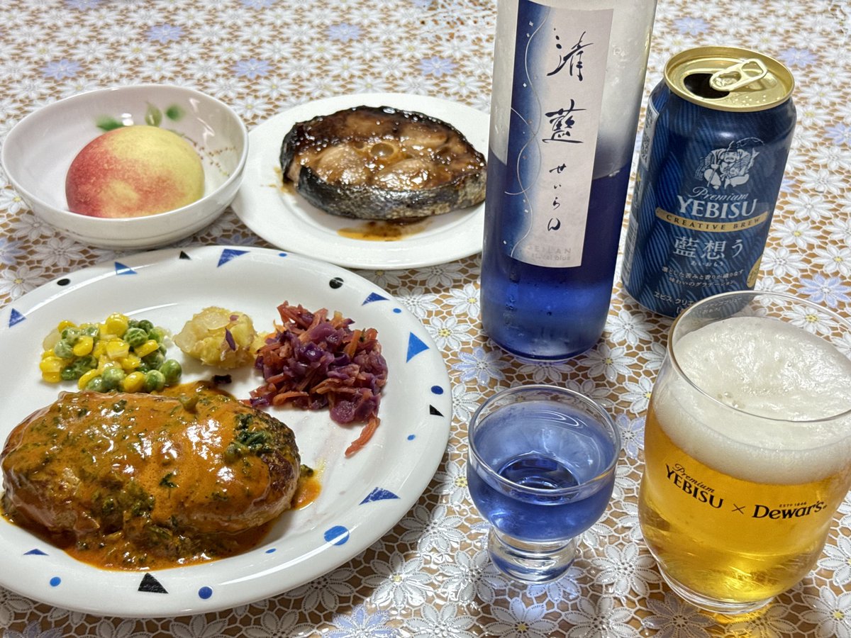 roadster_nm7's tweet photo. ただいま。
今日も記念日🦋
藍井エイルの3rdアルバム「D'AZUR」発売から11周年と言う事で昨日より藍強めにw🟦
ナッシュの海老クリームハンバーグ🦐、今季初の桃🍑、めばちまくろ照焼き(テール)🐟で佐藤酒造の清藍、YEBISU藍想うをgkgk😋🍶🍺🦋🦁
#藍井エイル #DAZUR
#清藍 #藍想う https://t.co/h4GY8yHwXc