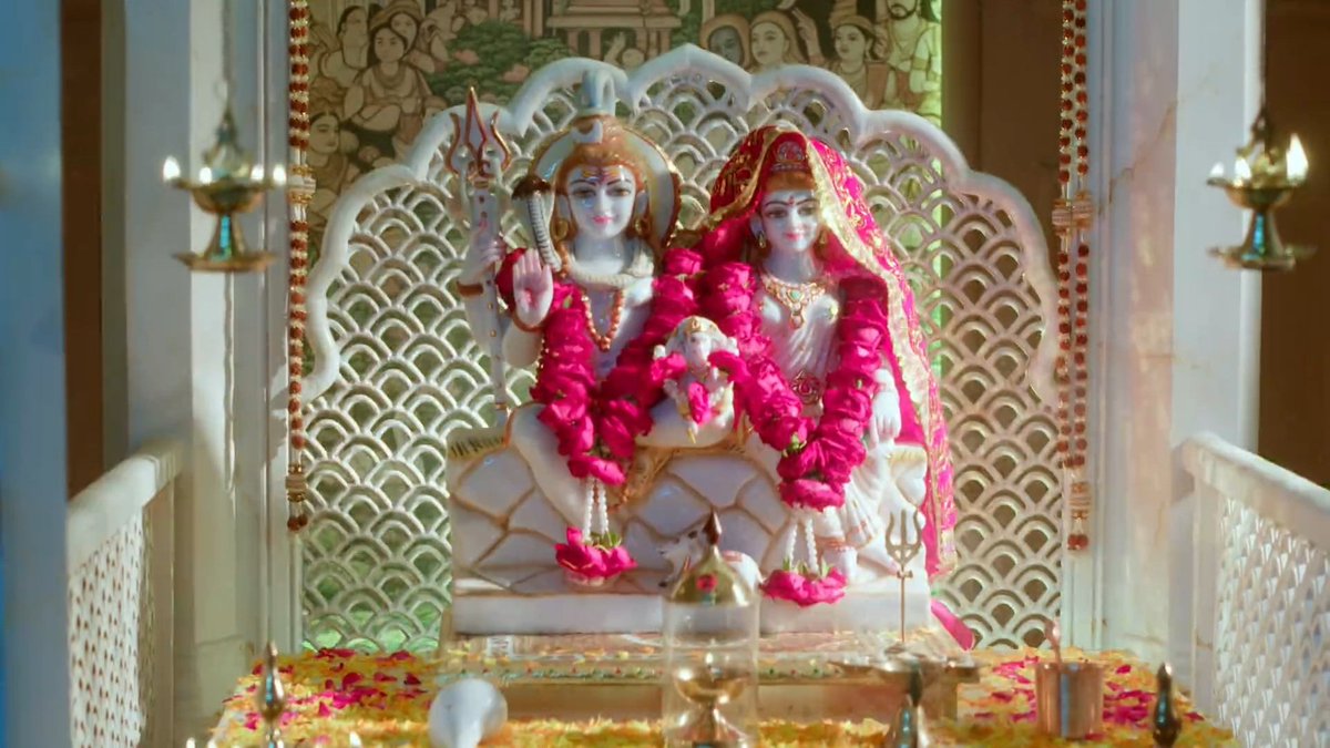 Itswarnali's tweet photo. "aaj pehli baar apke samne ayi hoon, aap please Rakshit ji aur unke parivaar ka dhyan rakhiyega, woh sab bohot achhe log hai."

as she said she will always do anything extra prayer for him &amp; his family 🥹❤️✨
#TumDenaSaathMera #ApRakshi #SritiJha https://t.co/WjPopSvgem