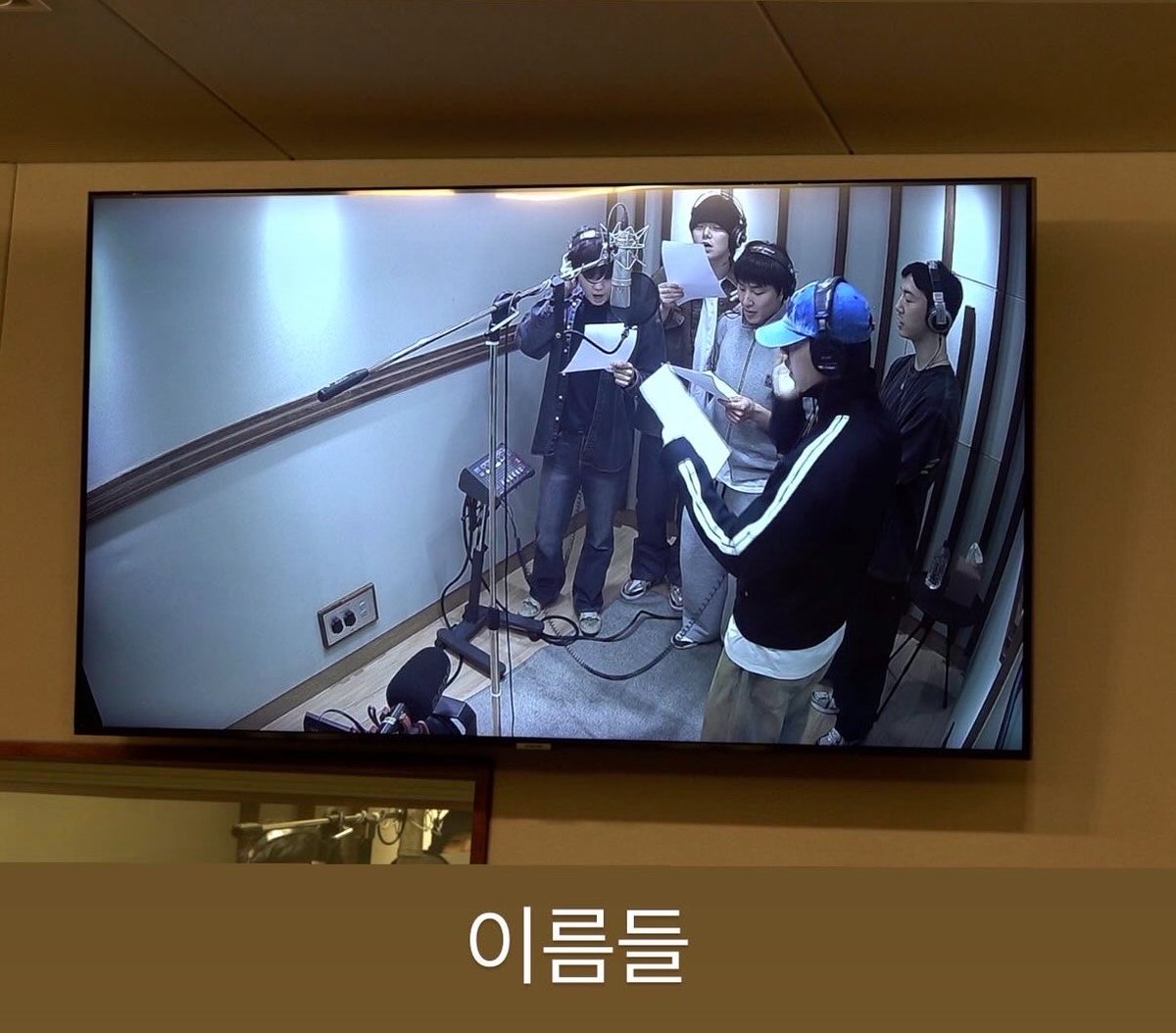 bjymc_BAP's tweet photo. 비에이피 사랑해 https://t.co/qssAYGetr7