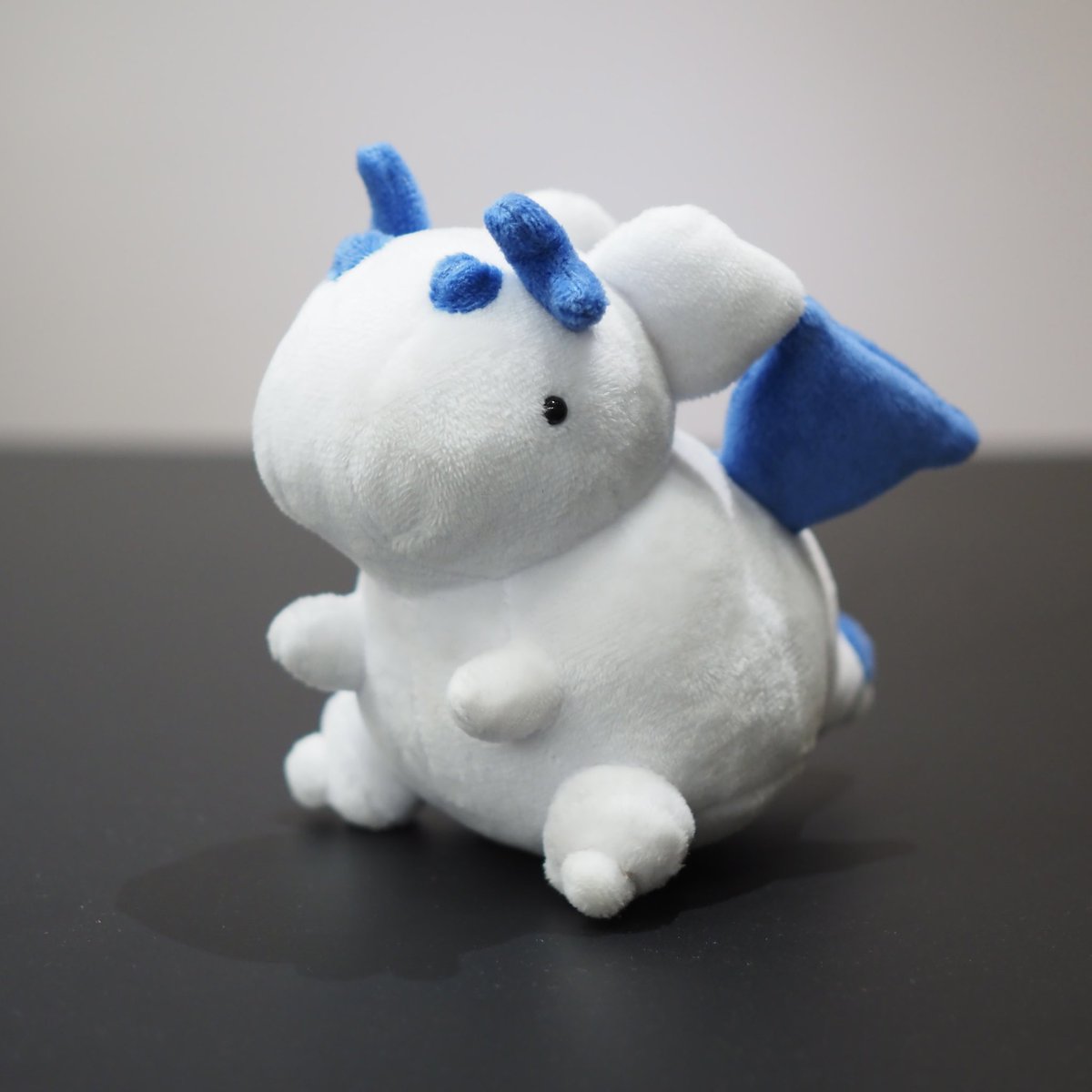 Sakura23saku23's tweet photo. プチドラゴンぬいぐるみ

デブゴン　カラーはブルーを6月28日(日)21:00〜ウェブショップにて販売します。

今回は10点の販売になりますのでお早めにご購入よろしくお願いします！

https://t.co/xPQW3KUkg2 https://t.co/Bfys5RyZAg