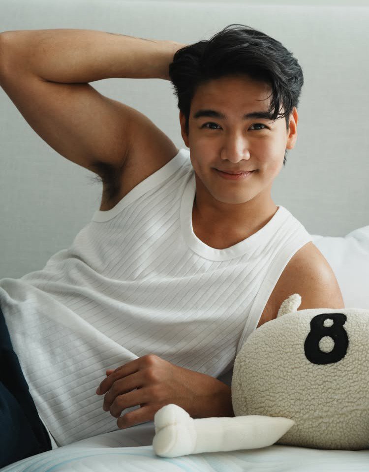 gelograph's tweet photo. yehes sa pa-kilikili ni michael 🔥 https://t.co/YLPj6WDV3C