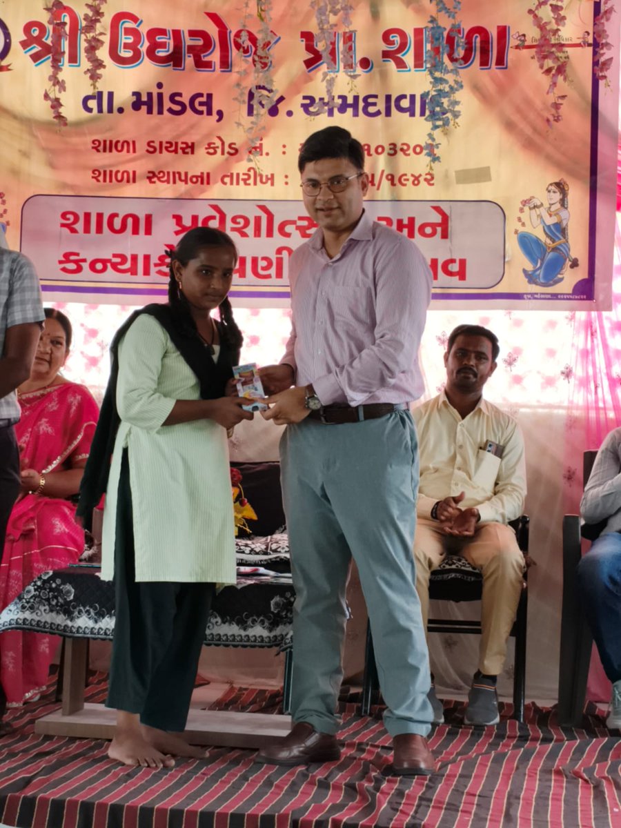 dp_amdavad's tweet photo. “શાળા પ્રવેશોત્સવ – શિક્ષણનો ઉત્સવ, ઉજ્જવળ ભવિષ્યનો સંકલ્પ”

આજ તા. ૨૪-૦૬-૨૦૨૬ ના રોજ કન્યા કેળવણી અને શાળા પ્રવેશોત્સવ કાર્યક્રમનું અત્રેના જિલ્લાના માંડલ તાલુકાની ઉઘરોજ પ્રાથમિક શાળામાં આયોજન થયું, કાર્યક્રમ દરમિયાન શાળામાં પ્રવેશ લઈ રહેલા વિદ્યાર્થીઓ માટે ઇનામ વિતરણ કરવામાં આવ્યું સાથે ગુણવત્તાસભર શિક્ષણ અને ડ્રોપઆઉટમુક્ત શિક્ષણના સંકલ્પ સાથે વિદ્યાર્થીઓના ઉજ્જવળ ભવિષ્ય માટે શુભકામના પાઠવી  તથા વૃક્ષારોપણ પણ કરવામાં આવ્યું.

“દરેક બાળક શાળાએ આવે, ભણે અને આગળ વધે – એ જ આપણો સંકલ્પ.”

#ShalaPraveshotsav2026
@CMOGuj @infoahdgog @InfoGujarat