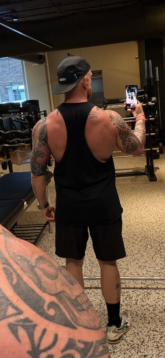Jbk76's tweet photo. Tank top season ☀️ https://t.co/wfurtWiDJI