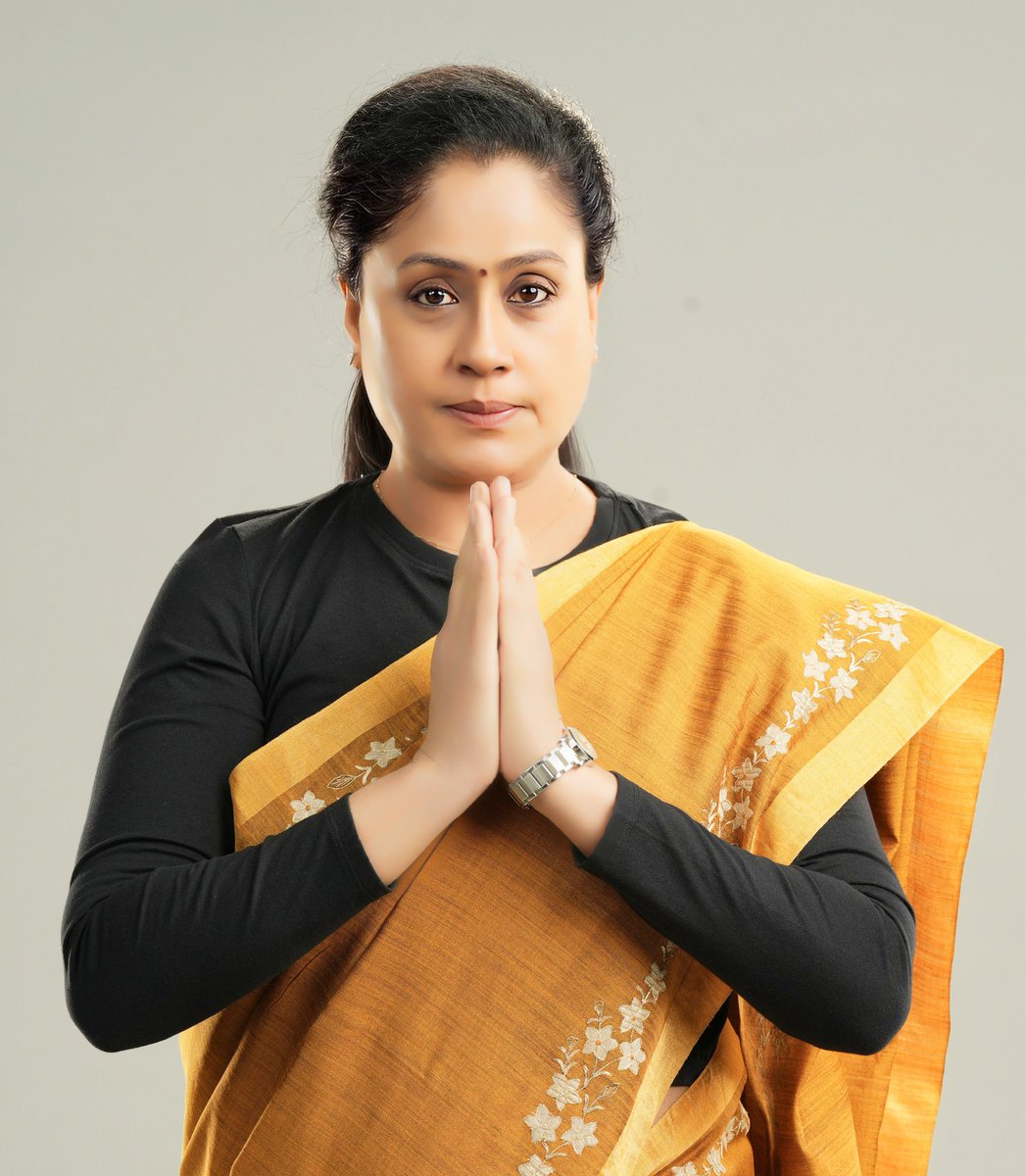 vijayashanthi_m's tweet photo. ఈరోజు జన్మదిన శుభాకాంక్షలు తెలియజేసిన అభిమానులకు, శ్రేయోభిలాషులకు 
హృదయపూర్వక ధన్యవాదములు ...

హరహర మహాదేవ.. 
జై తెలంగాణ 🙏

మీ విజయశాంతి https://t.co/TQ7xIYfTzy