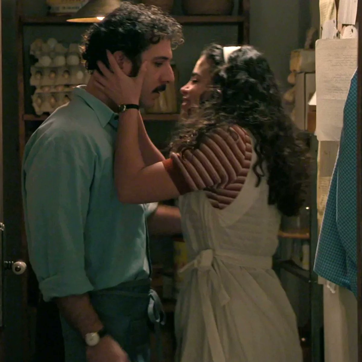 sue069's tweet photo. Mis favs de está temporada. #SalMa #ClauMi 🥰🥰
Me encanta como Mabel se enfrenta a su padre por defender a Salva 👌
La trama de Miguel y Claudia es muy bonita. El capitulo de hoy con Claudia en el dispensario haciendole comprender a Miguel qué no fue un rechazo ha sido precioso. https://t.co/AfIb4mb83J
