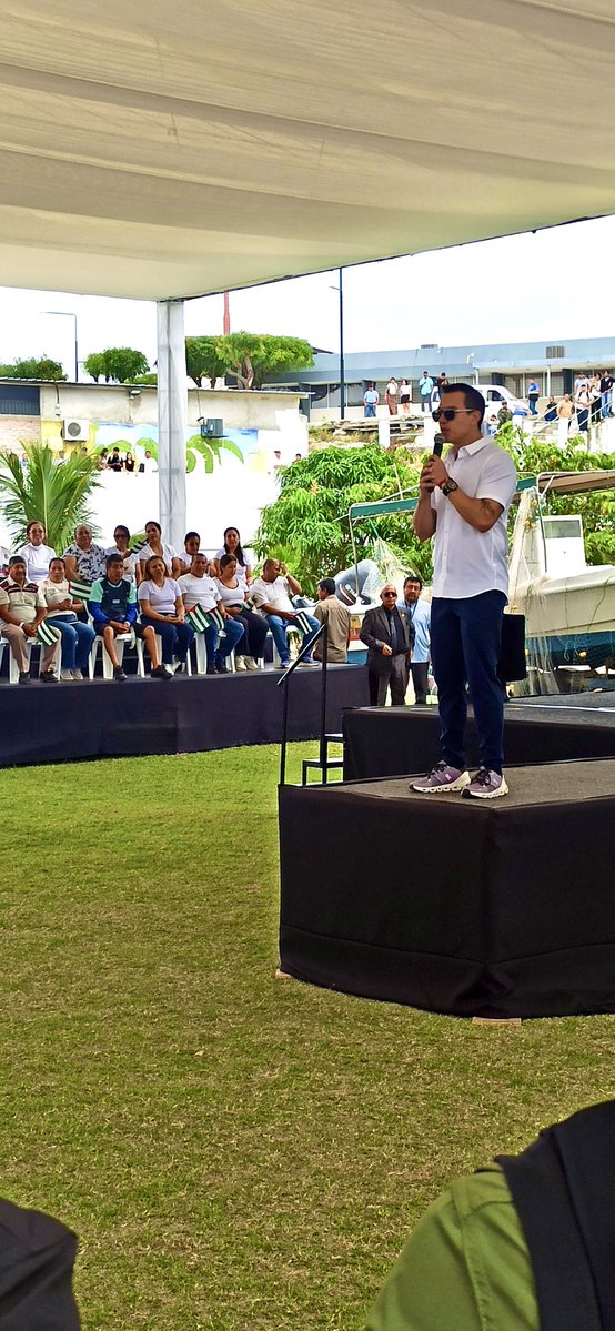secap_ec's tweet photo. 📍#Manabí | #SecapEnTerritorio, acompañando la agenda del Gobierno Nacional junto al presidente @danielnoboaok, la ministra de @MinTrabajoEc @cynthiagellibertec y más autoridades, quienes cumplieron actividades enfocadas en el bienestar de la ciudadanía. 🇪🇨🤝 https://t.co/kfVLbYYPBz