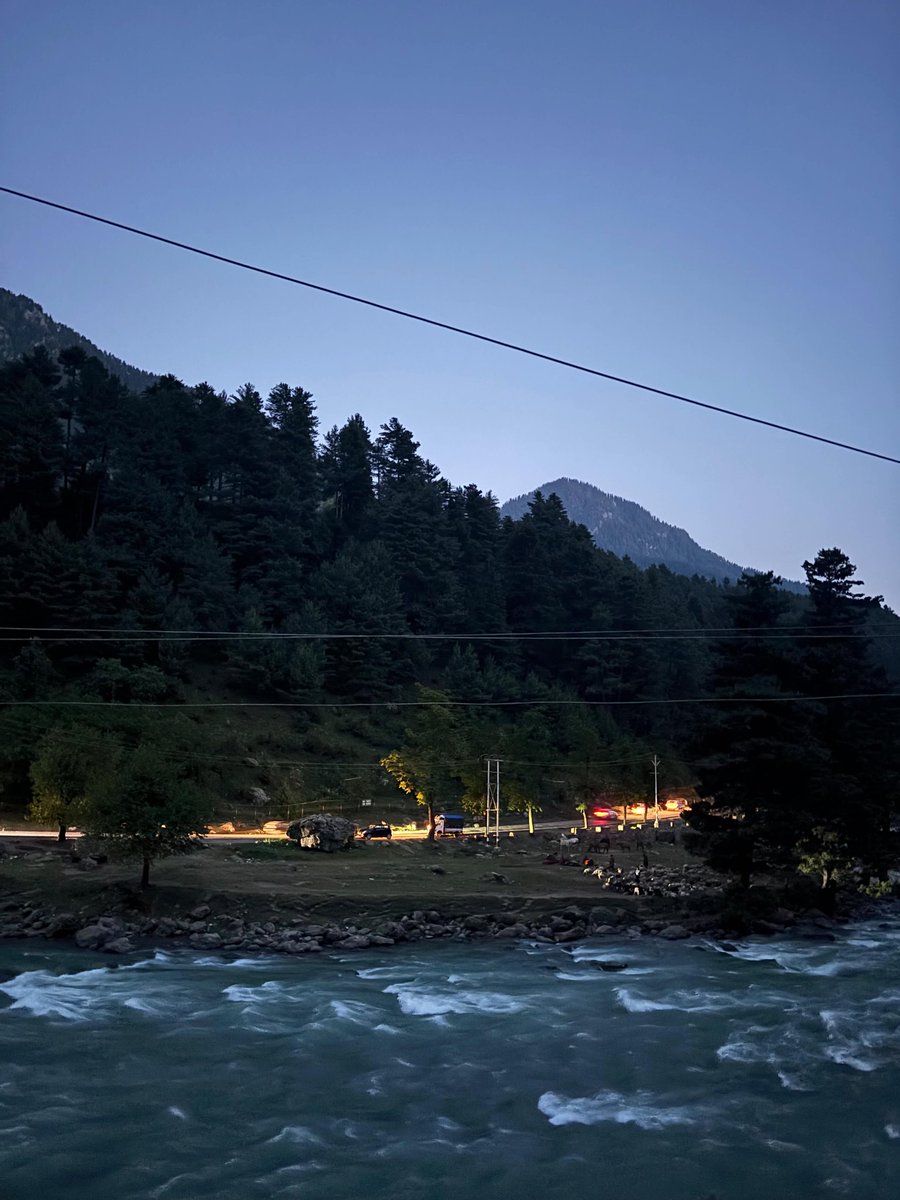 wajhat_89's tweet photo. Heaven looks a lot like pahalgam 🌿🍃
#pahalgam #kashmir https://t.co/FD1dmczzZt