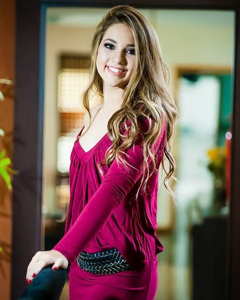 acervovirginiaf's tweet photo. Sempre dou boas risadas quando lembro que o ensaio fotográfico da Virginia de 15 anos fez ela ficar famosa kkkkk https://t.co/uaGLoBn9QW