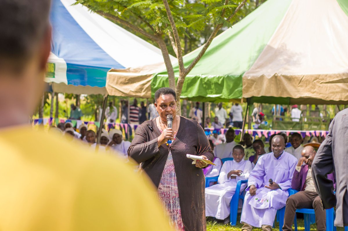 CWakwabubi59827's tweet photo. Today, I joined family, friends and residents of Namasanda, Musikoma Ward in Kanduyi Constituency for the burial of Mama Getrude Khisa Sakhasia, mother to the renowned "Quencher." As we celebrated her life and legacy, I conveyed my heartfelt condolences to Bhalukulu clan the family and prayed for God's comfort during this difficult time.

I also took the opportunity to engage with the people of Musikoma Ward and humbly sought their support for my 2027 bid for Bungoma County Women Representative. Together, we can build a more inclusive, empowered and prosperous Bungoma for all.

May Mama Getrude's soul rest in eternal peace.

Sen. Consolata Wakwabubi 
Bungoma County