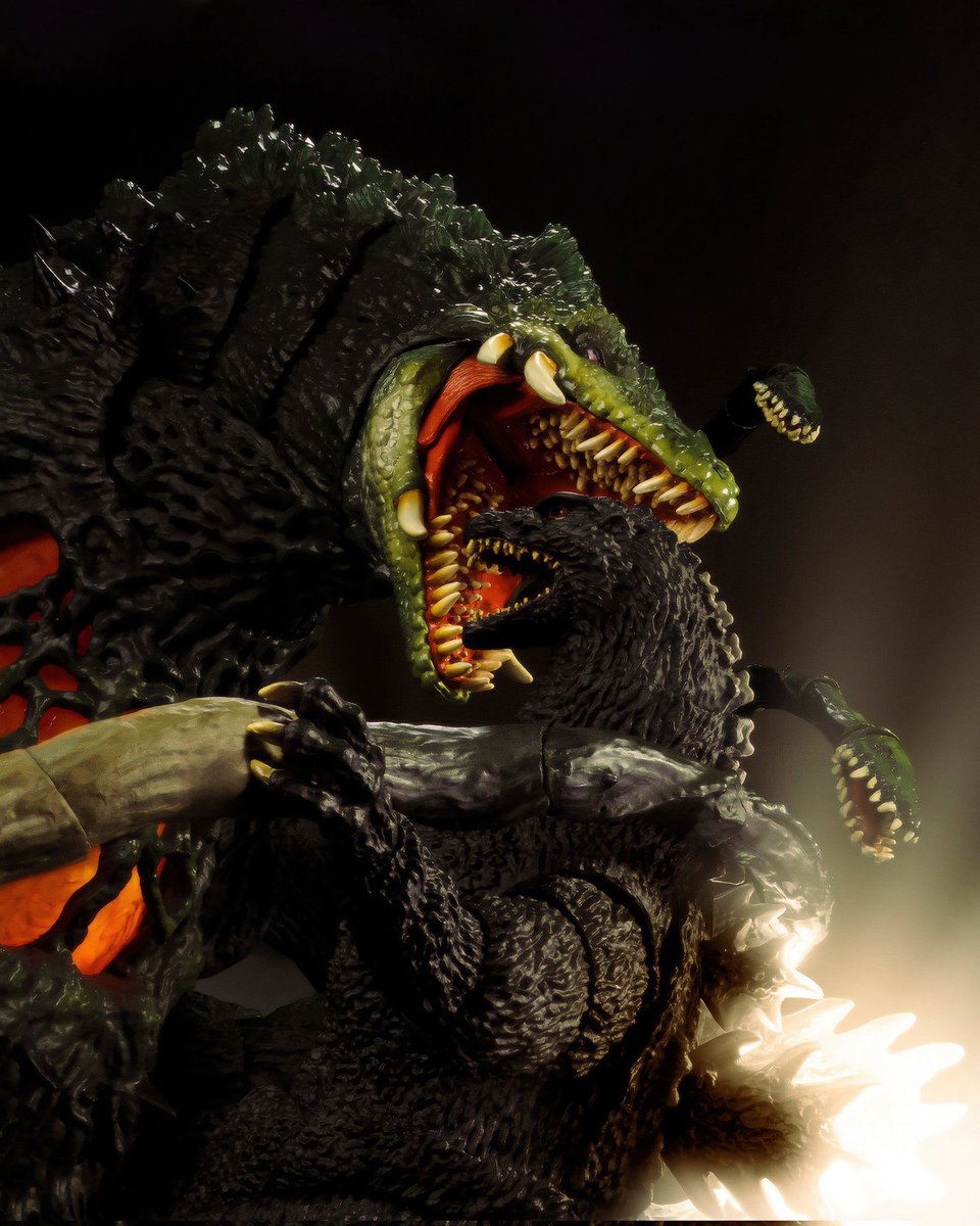 Mr_goji54's tweet photo. Poster // S.H. MonsterArts figure https://t.co/5BBHNIRQEh