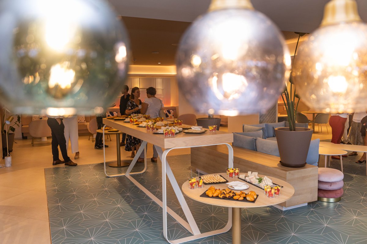 TigotanHub's tweet photo. Dulce o salado. ☕

Pequeñas pausas que también forman parte de una reunión en el Hub.

#TigotanHubCoworkAndSand #TigotanHub #LasPalmasdeGranCanaria #RemoteWorkers #HotelCristinaByTigotan

✨📍 Tigotan Hub Cowork &amp; Sand 💡 Pídenos información. https://t.co/5sAreJ8RHl