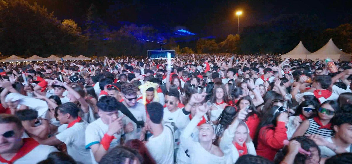 IrunaGaztea's tweet photo. Foruen Plaza izango da berriro #Sanfermines2026 hauen #ZonaJovenSFaren eszenatokia. Jarduerak, musika, #SoundFermín... eta askoz gehiago. Ez galdu! #Falta daGutxiago 🔻⚪️🙌🏽😎

ℹ️ https://t.co/Fpd8ghowLz https://t.co/zRFFOPqbL3