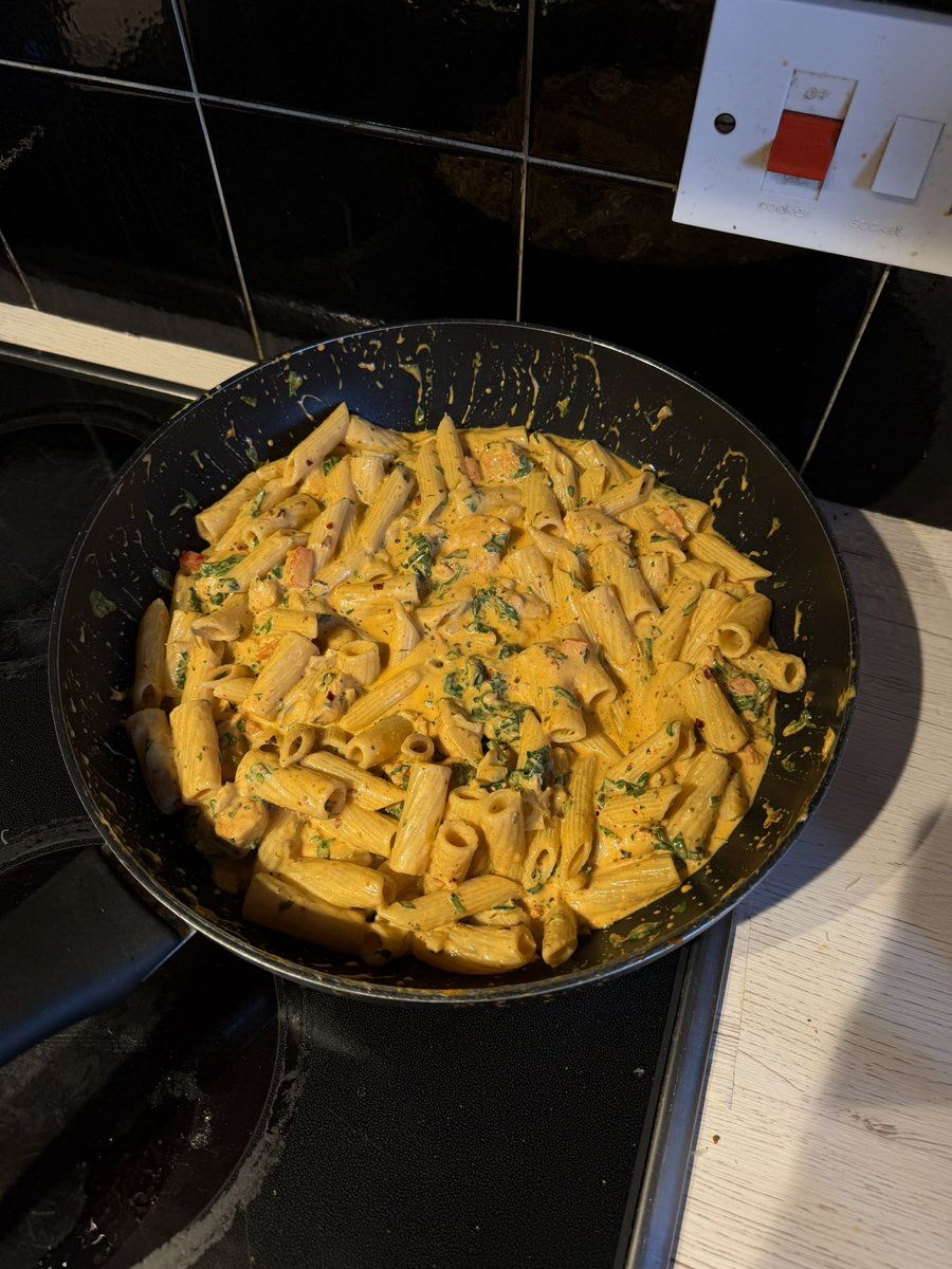 JacksDailyBites's tweet photo. Chicken spinach and cream pasta 🍝 https://t.co/NDl029lIwZ