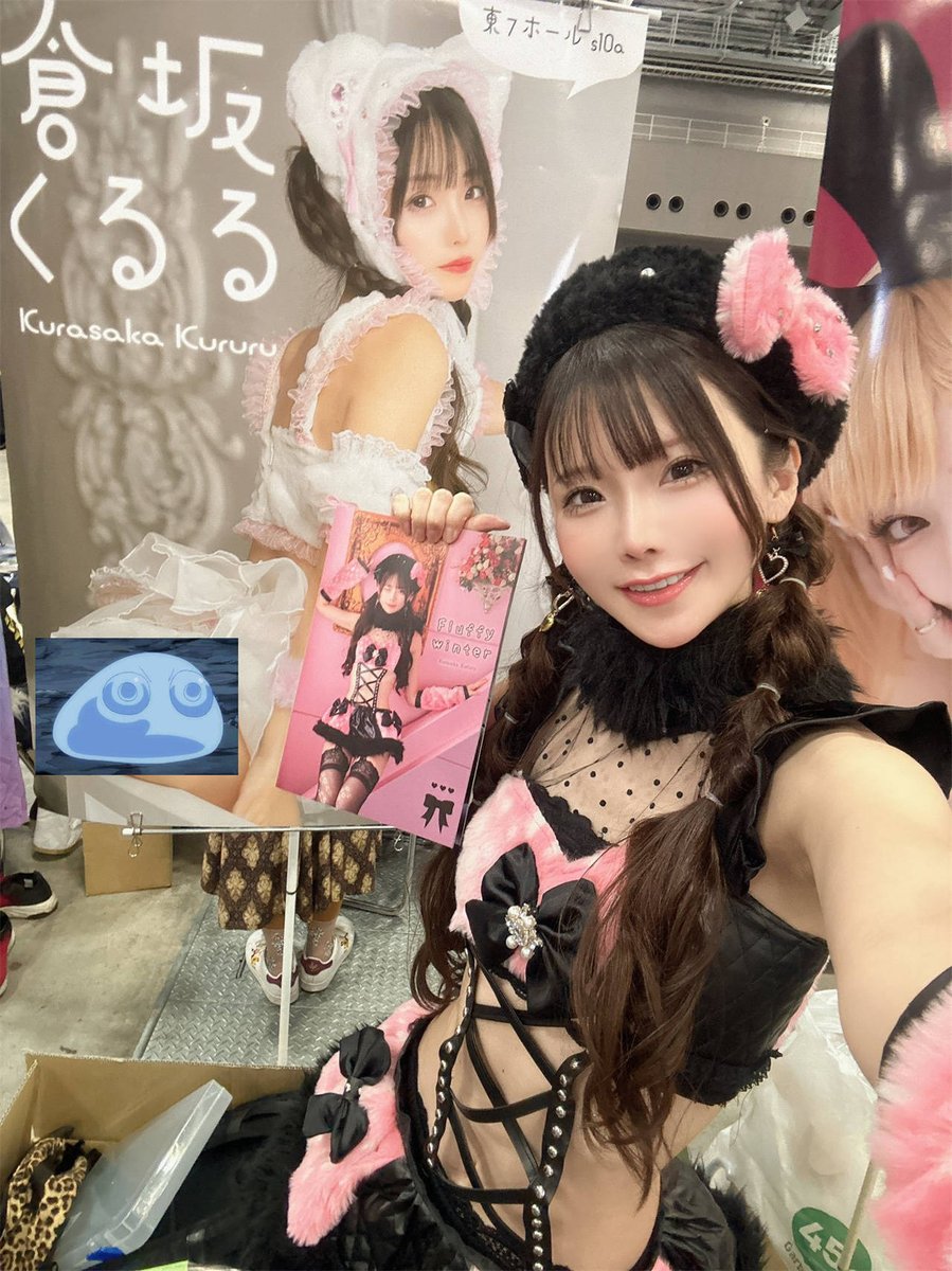issusere's tweet photo. Just tagged the cutest anime merch and met my favorite voice actor at the comic con today!  Cosplay vibes hit different here https://t.co/pg3MYNhu1A