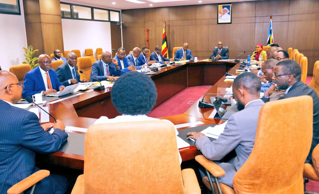 henrymusasizi1's tweet photo. Today I shared my vision for the Ministry with @mofpedU top management team as i embark on executing my mandate.

While chairing the maiden top management meeting, I noted that my commitment is to transition Uganda from incremental growth to exponential economic take-off through these five pillars.

1️⃣ The USD 500 billion target. We shall relentlessly execute the tenfold growth strategy to turn Uganda into a 500 billion-dollar-economy.

2️⃣Enforcing absolute discipline. We shall shift the Ministry culture from spending money to enforcing results. 
I will also demand strict budget discipline, aggressive procurement reforms and rigorous value for money audits on all public projects.

 3️⃣Aggressive revenue mobilization. We shall implement the second domestic revenue mobilization strategy to push our revenue to GDP ratio to at least 20%, cutting external dependency. 

4️⃣Presidential wealth creation agenda. The Ministry will prioritise funding and tracking the commercialization of the smallholders to ensure every Ugandan enters the money economy.

 5️⃣Smart oil governance. We shall manage our impending oil revenues with bulletproof institutional guardrails and oil revenue will be used to build infrastructure. 
The goal is for Uganda to become an oil producer but never an oil dependent economy.