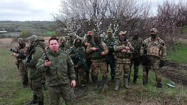 jalle51's tweet photo. Putin is officially running out of "meat" for his meat-wave attacks, and the situation is getting Bloomberg-level dark in Russia. 📉🇷🇺

According to leaked sources from the FSB and the Kremlin reported by Verstka, Moscow is quietly preparing for a massive new mobilization wave this fall, right after the September elections. But shhh... don't call it "mobilization." That word scares the locals! 🤫

The math is simple: Russia's casualties hit a staggering 1,325 soldiers PER DAY in June. The massive cash bonuses aren't working anymore; contract sign-ups in Moscow have plummeted by a third compared to last year.

Now, recruiters are scraping the absolute bottom of the barrel. They are literally picking up homeless people from the streets and convicts from prisons who are so old and sick they can barely stand. The quality of the new recruits is so terrible that one Russian recruitment officer admitted: "I used to be a patriot, but after seeing the people they send me, I became totally unpatriotic." 😂🤦‍♂️

This time, the Kremlin has set up a digital draft system that automatically blocks your passport the second the email is sent—so no running away to Georgia or Finland like in 2022.

Putin wants to drag this out for 2-3 more years, but when your army consists of sick, forced convicts, "winning" looks like a very distant dream. Grab the popcorn! 🍿👀

Source: Verstka / Important Stories / Verkkouutiset (June 2026)