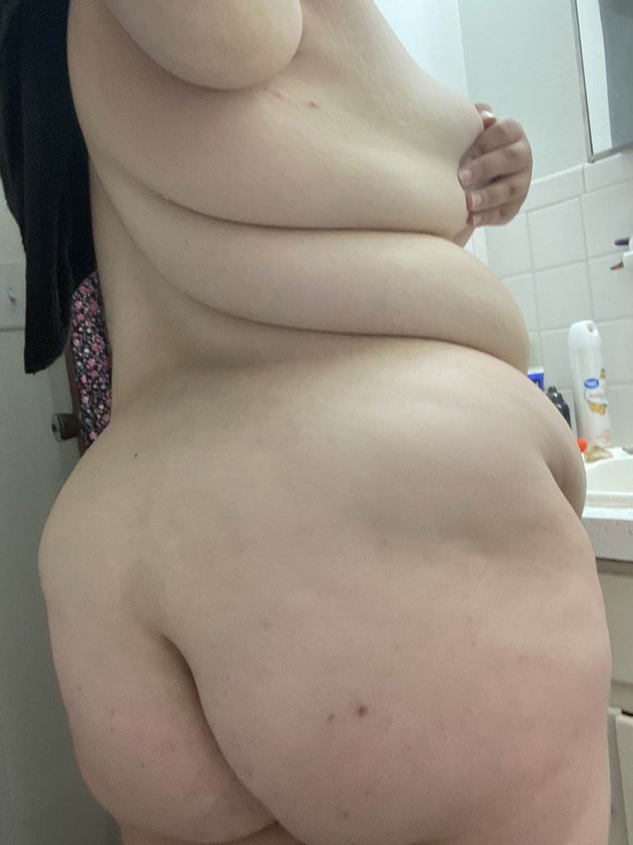 CCurvyOF's tweet photo. What’s everyone up to this wet Wednesday? 💦👀 #bbw #nsfwtwtﾟ #bbwnsfw #chubby https://t.co/MuqW3cR8kr