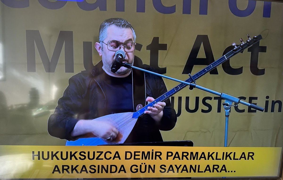 SDagkus's tweet photo. Hukuksuzca demir parmaklıklar arkasında gün sayanlara..
Umutlarını nehirlere emanet eden,
Bazıları o nehirleri geçebilen,bazıları geçemeden orada kalanlara..
Uçutmaları tellere takılan,Kara Efe Ahmetlere,Yusuflara,Betül’lere..
Kısacası yüreği insan kalabilenlerin buluşma yeri🙏 https://t.co/hKk0yfOIjh