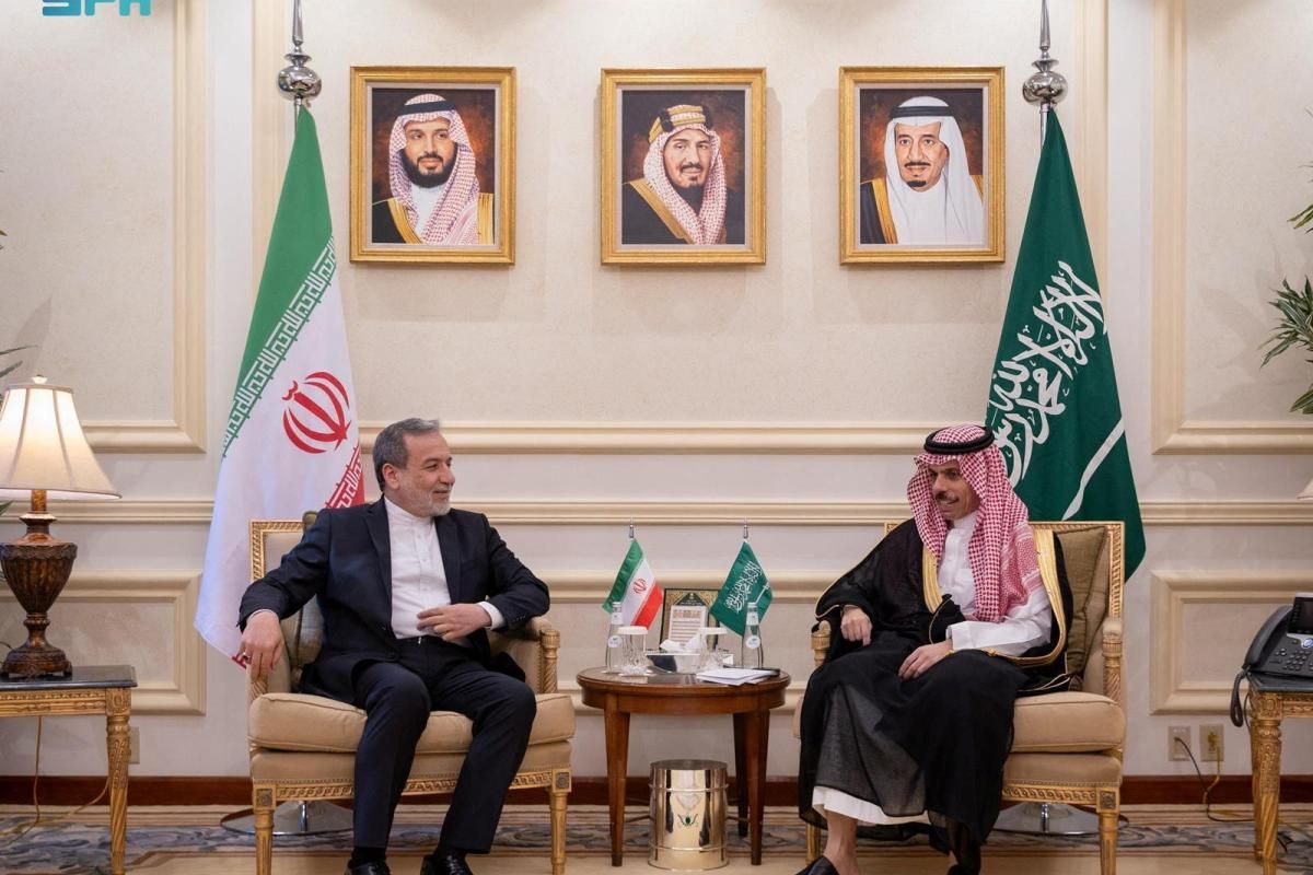 MarioNawfal's tweet photo. 🇮🇷🇦🇪🇺🇸 A new security architecture is taking shape in the Middle East, and Washington isn't writing the rules anymore.

Iran's chief negotiator, Ghalibaf, said today that regional countries, not outside powers, should decide the Middle East's political and security order.

"No one's security should depend on the insecurity of others."

Iran is now offering Gulf states formal security agreements, paired with deeper economic ties, a direct pitch to build a system that doesn't run through a U.S. security umbrella.

And here's what most people don't know:

Before the '79 revolution, the Shah pushed for the same basic idea, regional powers handling Gulf security themselves, without permanent foreign bases.

The monarchy fell and the Islamic Republic rebuilt the entire state from scratch. But somehow, on this one point... nothing changed.

America held this region with bases and bombs for 50 years. It might just lose it to signatures.

Source: CNN, Al Jazeera / Writer: Michael