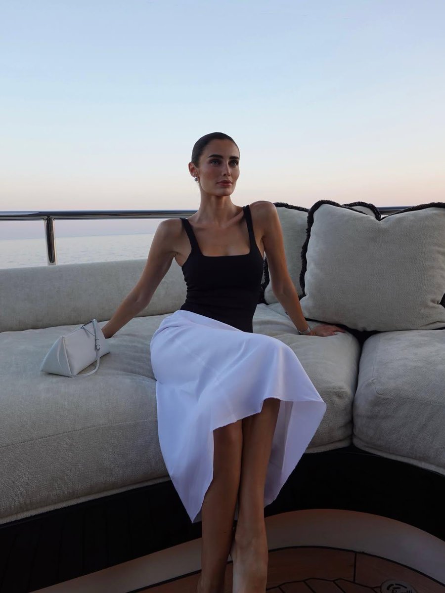 amrebeccad's tweet photo. ︎ ︎ ︎ ︎ 
 ︎ ︎ ︎ 
the beginning of summer with lorealparis
  ︎ ︎ ︎ ︎ https://t.co/DzN6GBmGZi