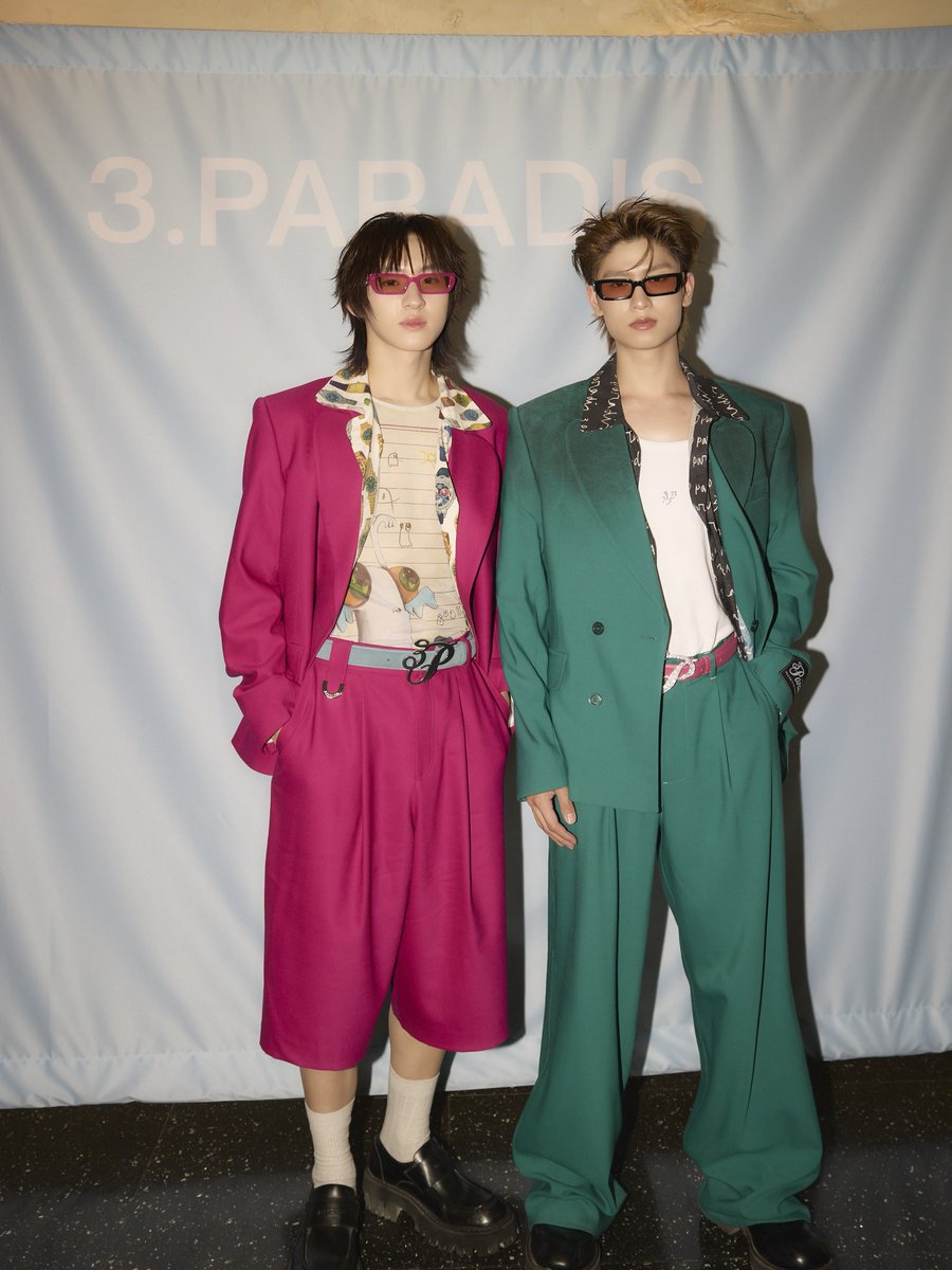 TrendyUpdate_th's tweet photo. 😎 เสิร์ฟลุค Front Row แบบตัวพ่อแฟชั่น ✨ 
"โทมัส-ก้อง" ร่วมชมโชว์ 3.PARADIS Spring/Summer 2027 ถ่ายทอดเสน่ห์ของความคูลแบบ effortless — หล่อ เก๋ มีสไตล์ สมมงตัวพ่อ “แฟชั่นไอคอน” 🩷💚

TMK X 3PARADIS PFW27  
#3paradisSS27xThomasKong
#tthomastc #kongjiro #โทมัสก้อง
#3PARADIS #PARISFASHIONWEEK 
#Trendyupdates