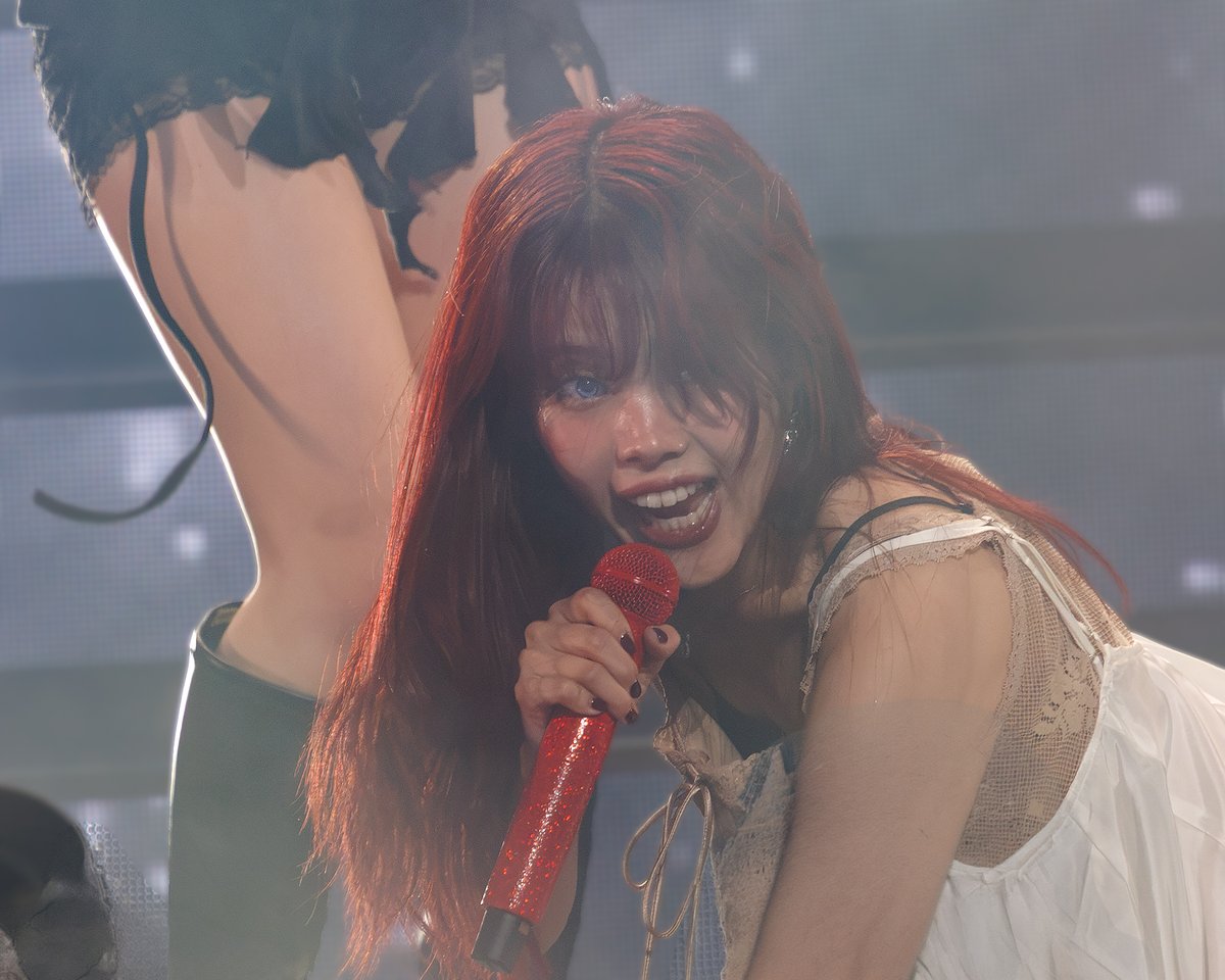 gray_circus2's tweet photo. ZOKINGDOGとLove Sickの振り幅がメーターの針を振り切っていて↕️アイナ・ジ・エンドさんの表現力の凄まじさを感じずにはいられません😲

#アイナジエンド
#PICNIC名古屋 https://t.co/cw6C7EKCIS
