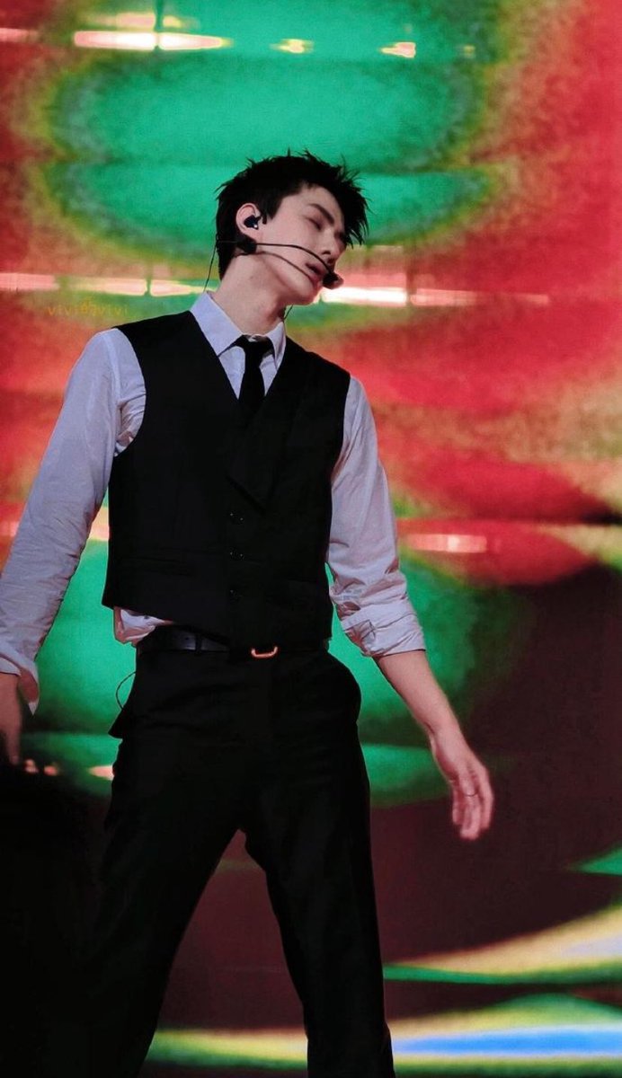 u_han94's tweet photo. YALL DONOT UNDERSTAND HOW INSANELY PERFECT HE IS!!!!! https://t.co/VXnGYG6i4W