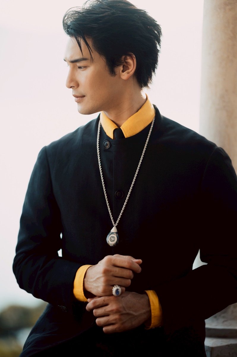 Siam_Paragon's tweet photo. Piaget เฉลิมฉลองบทส่งท้ายภายใต้ซีรีส์ไตรภาค Extraleganza จัดงานเปิดตัวคอลเลกชันจิวเวลรีชั้นสูง ที่ปีนี้มาในชื่อ 'Colours of Extraleganza' ณ เมืองม็องตอง ประเทศฝรั่งเศส

โดยมี อาโป-ณัฐวิญญ์ (@Nnattawin1) Global Ambassador ร่วมถ่ายทอดมนต์เสน่ห์ พร้อมพาสำรวจนิทรรศการสุดยิ่งใหญ่ที่รวบรวมผลงานการสร้างสรรค์ของเมซงกว่า 150 ชิ้น มาจัดแสดง ถ่ายทอดมรดกงานฝีมืออันเป็นเลิศ อีกทั้งบอกเล่านิยามใหม่แห่งสีสันและเฉลิมฉลองศาสตร์แห่งความสง่างามอันเหนือระดับได้อย่างสมบูรณ์แบบ ก่อนปิดท้ายค่ำคืนด้วยงานกาล่าดินเนอร์สุดเอ็กซ์คลูซีฟ ณ Villa Cypris   

ร่วมค้นพบเสน่ห์แห่งสีสันและงานฝีมืออันเป็นเอกลักษณ์ในแบบฉบับของ Piaget ได้แล้ววันนี้ ณ ชั้น M สยามพารากอน 

#Piaget #ApoNattawin #PiagetHighJewellery #ColoursOfExtraleganza 
#SiamParagon