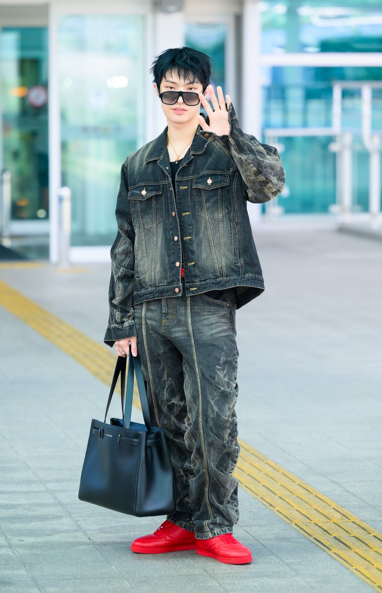 ellejapan's tweet photo. 【空港ファッション】#ATEEZ #ジョンホ、#ミンギ、#ソンファ がパリへ！

▼記事はこちら
https://t.co/Ttvq3zX4gV

#SEONGHWA #MINGI #JONGHO https://t.co/tWCVEqfCeE