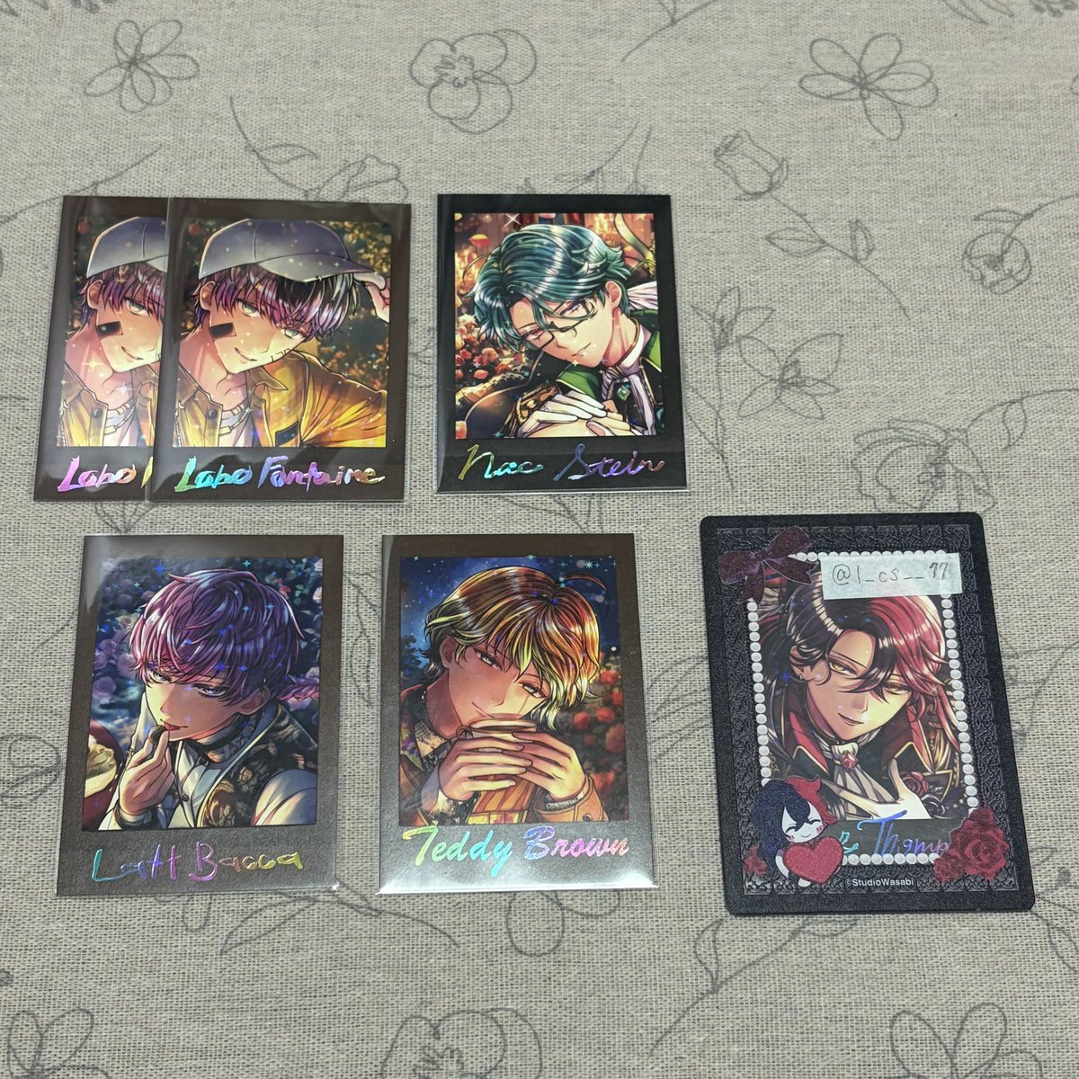 l_cs__77's tweet photo. 【交換】
悪魔執事と黒い猫 あくねこ ぱしゃこれPremium vol.3 

求┊ ルカス（黒枠＞茶枠）
譲┊ロノ.ナック.ラト.テディ.ベレン

✧画像1枚目全てホログラム
✧郵送のみ
✧ご不快でなければ（当方）R1⇆N2（お相手様）も可能です◎

検索からもお気軽にお声掛け下さい🍀 https://t.co/lGRrpv2xTk