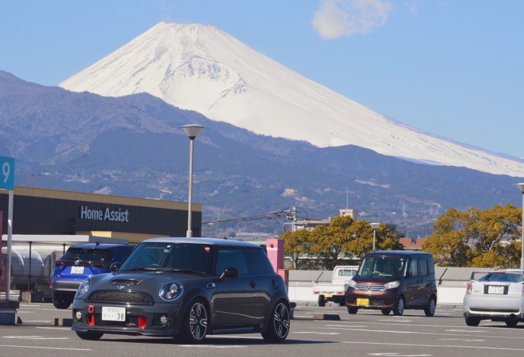 z2550996's tweet photo. 【売ります】
R56 MINI JCWGP
6MT
走行149,000km
車検28年6月
150万円(自動車税、リサイクル料込み)

世界限定2000台の車だけど、距離多いのでお安くどうぞ。
価格交渉歓迎🤑
※10万キロで高圧ポンプ、12万キロでクラッチ交換済み
※ホイールとステアリングは純正戻し https://t.co/GwSskmpaCF