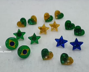 acess_moon's tweet photo. Nossos acessórios a pronta entrega pra você ficar linda pro Jogo da #SeleçãoBrasileira

Chama no WhatsApp que dá  tempo 💚🇧🇷 https://t.co/CkzuUFPSzo