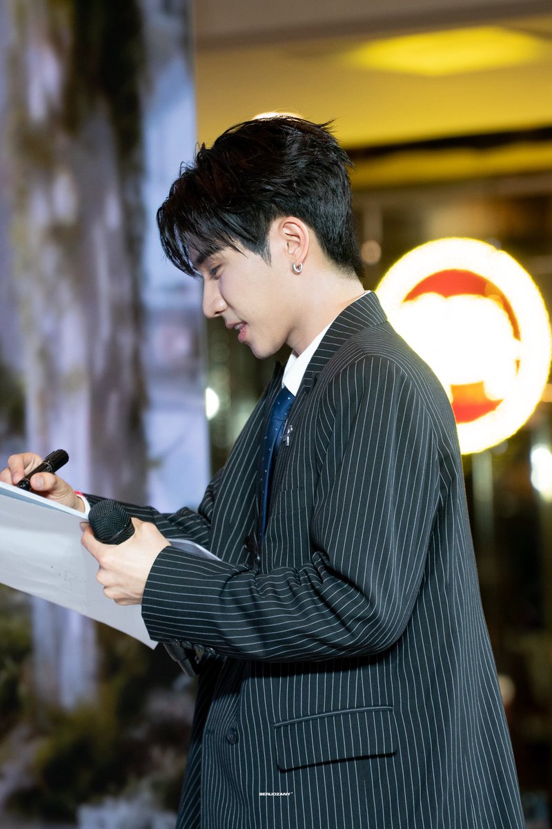 berliozany's tweet photo. มุมไหนก็หล่อ ❤️‍🔥

PERTHSANTA LOVE FULLFEEL 

#DestinyclinicxPerthSanta
#PerthTanapon https://t.co/6q9Sq7xDL8