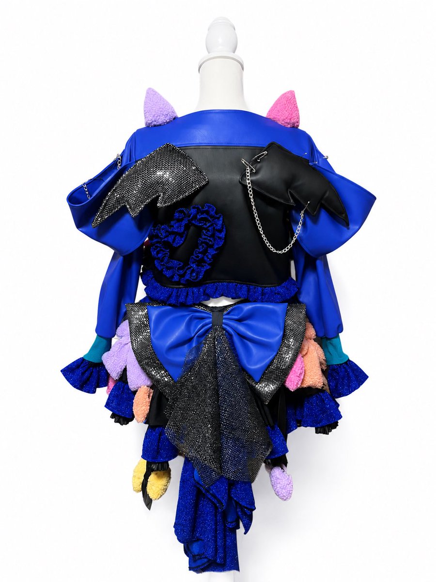 Mei_Sin_'s tweet photo. 澪・モンスター（＠Mio_monster ）様

ソロ衣装を制作させていただきました！
大切なソロ活動での衣装製作をお任せいただきありがとうございました！

デザイン@YumekaMmm 、ご依頼主様
製作@Yamana_Itoha 

⚠️画像がAIで生成となっていますが、背景を消す際にAIを使用した為です。 https://t.co/K5XXMmFicK