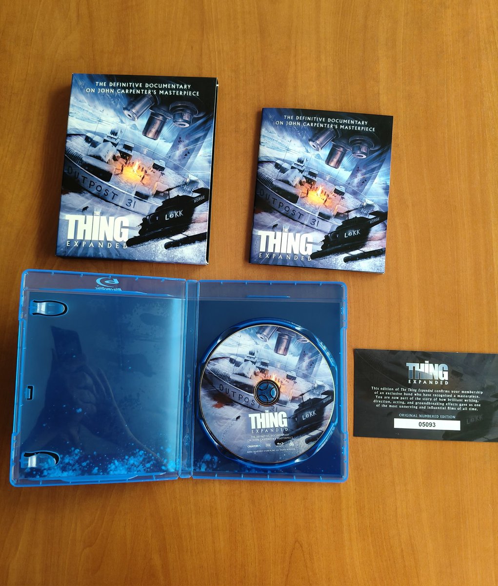 cronicasdeckard's tweet photo. Ya en casa el Documental de @thingexpanded , sobre la mejor película de terror de la historia: LA COSA, de John @TheHorrorMaster Carpenter. Con el crowdfunding llega lleno de chucherías como posters, un parche, el certificado de "asimilación"... Vaya ganas de verlo
#TheThing https://t.co/lDrdwBWvs3