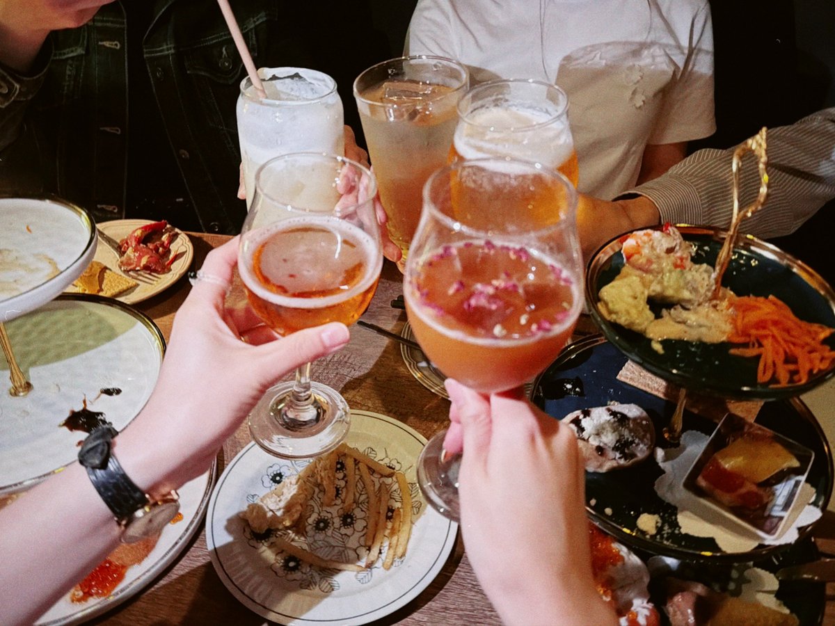 jagari___co's tweet photo. 気にはなっていたけどずっと行ってなかったお店が良すぎ！世界観も内装も良きだし、お酒の種類も紅茶系が多くて選ぶのが楽しい。ﾃｨｰｽﾀﾝﾄﾞのおつまみ美味しすぎた。 https://t.co/szOA7rQfUQ