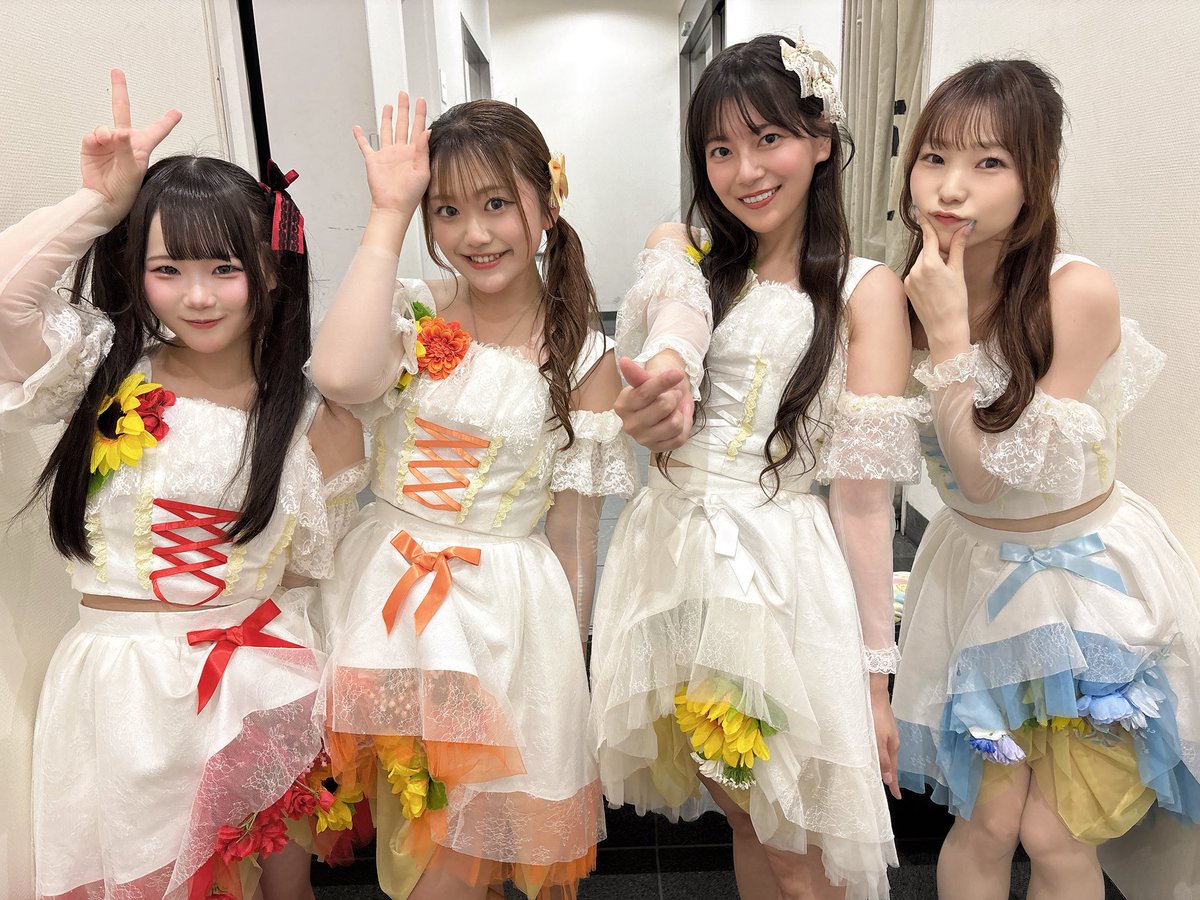 HIMAWARI_P_S's tweet photo. 🌻御礼🌻

本日は #アイドル頂DASH ありがとうございました🌻
6月も浜松町に会いに来てくださりありがとうございました✨

次回のひまプリは…

🗓️6/27(土) 『向日葵プリンセス おバカ選手権』

🎪Zip BASE KOMAGOME

①ライブ
【出演】萬代・吉水・おの
【司会】星乃
【開場/開演】11:50／12:00
12:00～12:30 ライブ🎤
12:30～13:00物販📸
【料金】2,000円（当日1D込み）

②カフェ＆BAR
【時間】13:30～15:30
【料金】5,000円／1ｈ※飲み放題（アルコール可）
【出演】萬代・吉水・おの・星乃
※延長30分毎に2,500円
※おのゆみ・星乃みる予約のみアルコール不可

🎫チケット発売中🎫
🔗 https://t.co/KC8p4O75kP

アイドリームNo.1おバカを超えるメンバーはいるのかいないのか👀

お待ちしております🌻

#向日葵プリンセス