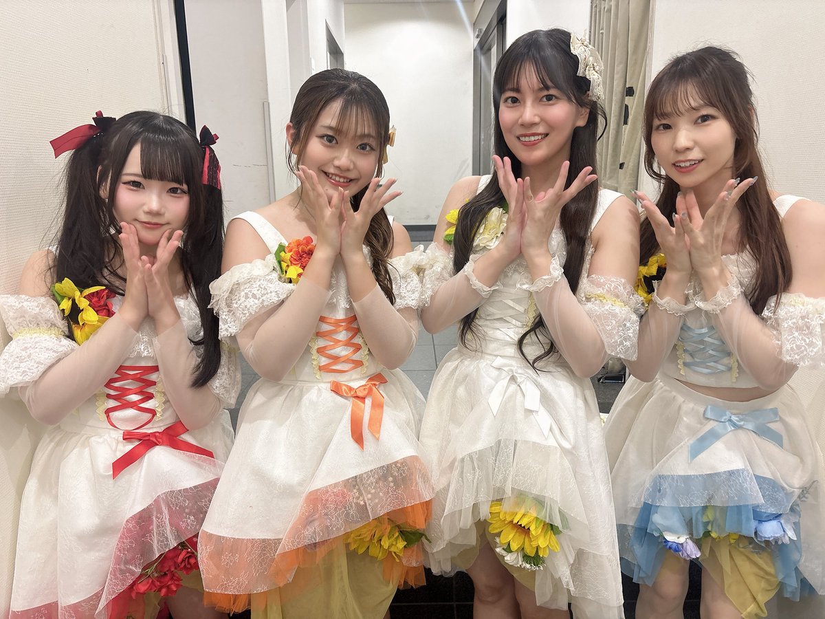 HIMAWARI_P_S's tweet photo. 🌻御礼🌻

本日は #アイドル頂DASH ありがとうございました🌻
6月も浜松町に会いに来てくださりありがとうございました✨

次回のひまプリは…

🗓️6/27(土) 『向日葵プリンセス おバカ選手権』

🎪Zip BASE KOMAGOME

①ライブ
【出演】萬代・吉水・おの
【司会】星乃
【開場/開演】11:50／12:00
12:00～12:30 ライブ🎤
12:30～13:00物販📸
【料金】2,000円（当日1D込み）

②カフェ＆BAR
【時間】13:30～15:30
【料金】5,000円／1ｈ※飲み放題（アルコール可）
【出演】萬代・吉水・おの・星乃
※延長30分毎に2,500円
※おのゆみ・星乃みる予約のみアルコール不可

🎫チケット発売中🎫
🔗 https://t.co/KC8p4O75kP

アイドリームNo.1おバカを超えるメンバーはいるのかいないのか👀

お待ちしております🌻

#向日葵プリンセス