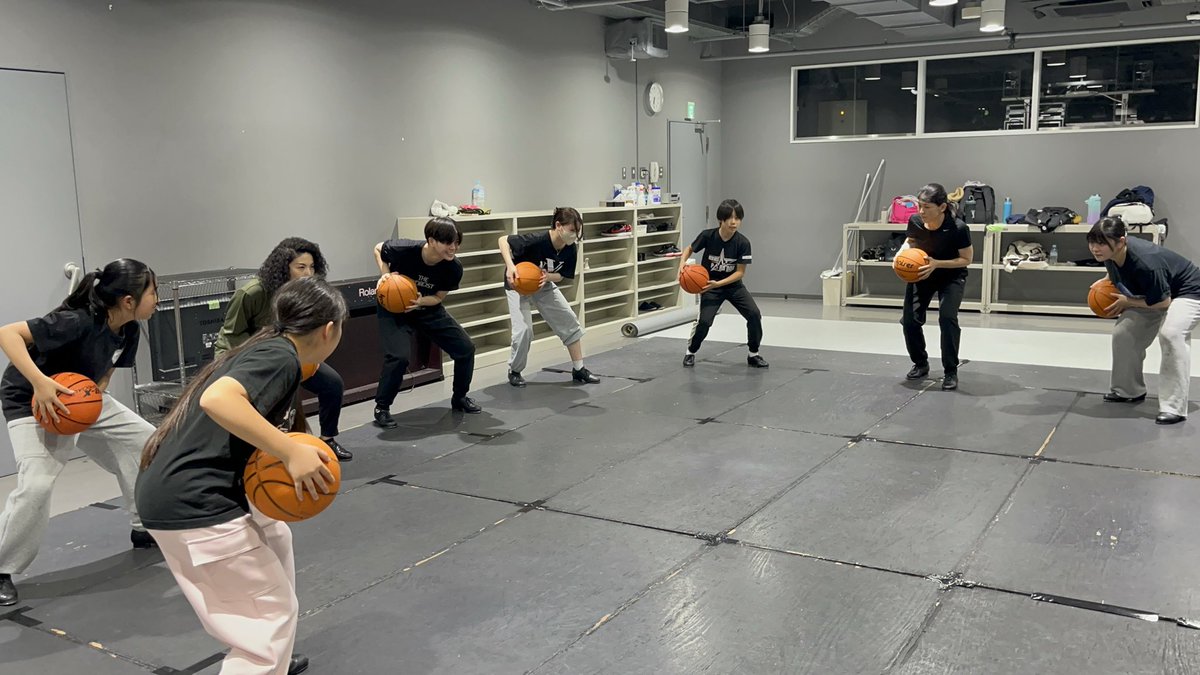 BEAT_PARADOX_'s tweet photo. BEAT PARADOX
🌈ᵕ̈*✨パフォーマンスライブ🌈ᵕ̈*✨

本日もリハーサル🏀

稽古場に入ると、空気が引き締まる時間。

ひとつひとつの動きに集中しながら、それぞれが真剣に向き合っています✨

引き続き、頑張ります！

#BASKET05 #パフォーマンスライブ #リハーサル https://t.co/0DTJ0mDKgH